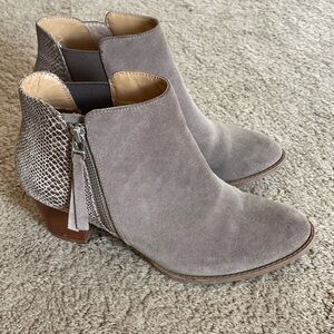 VIONIC Anne Gray Snakeskin Suede Zip Ankle Booties Size 8.5 Fall Boots